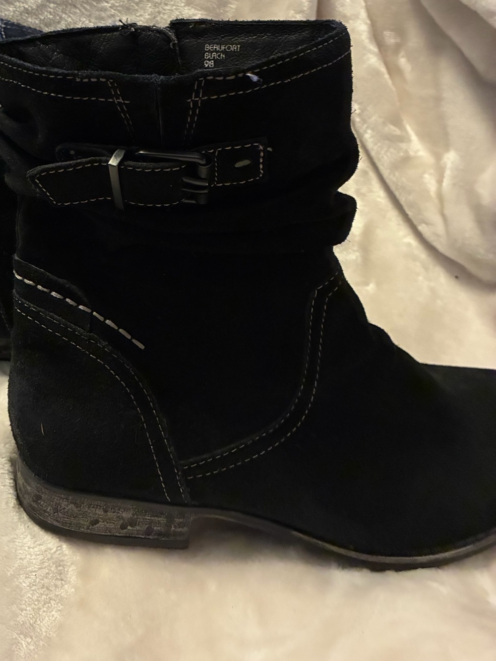 Black Suede Women’s Ankle Boots earth 9 zip low heel mid calf worn once